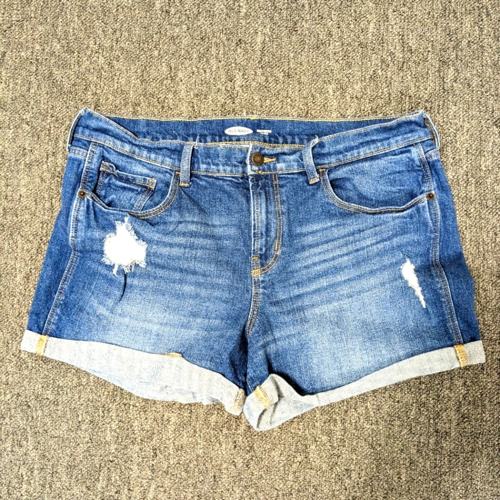 Old Navy distressed detail shorts